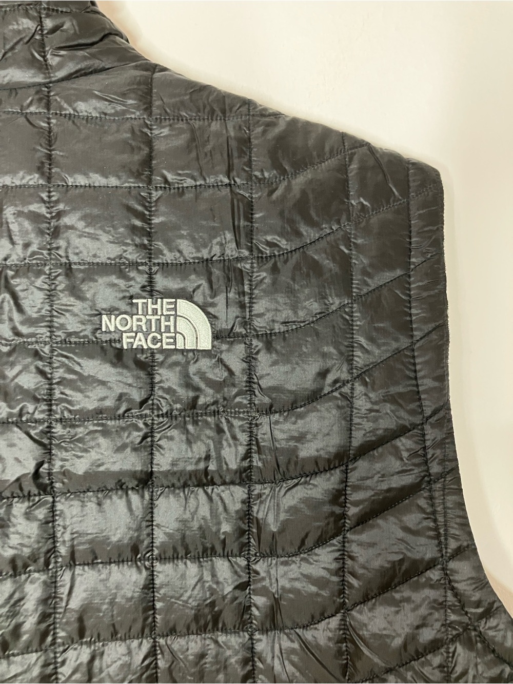 The North Face Black Thermoball Trekker Quilted Men's Vest Jacket Company Logo - Picture 10 of 10